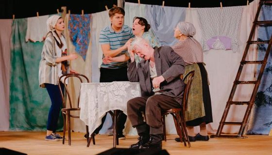 Спектакль «Любовь и голуби»