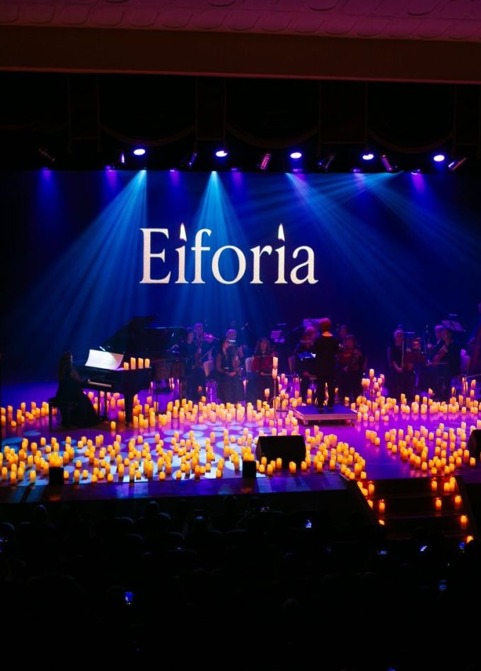 Новогодний шоу-концерт в сиянии тысячи свечей