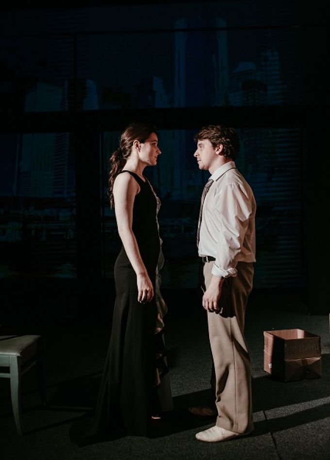 Двое на качелях