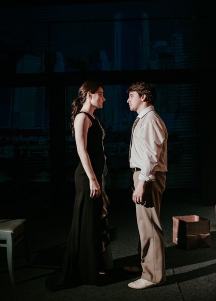 Двое на качелях