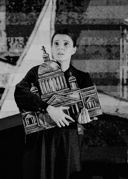 Осталась одна Таня