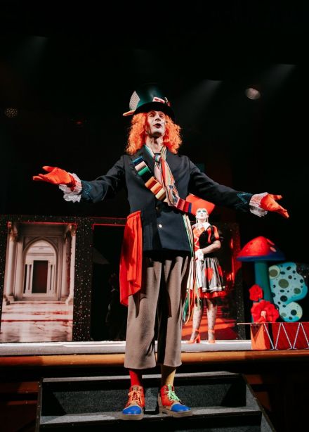 Спектакль «Алиса в стране чудес»