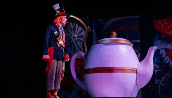 Спектакль «Алиса в стране чудес»